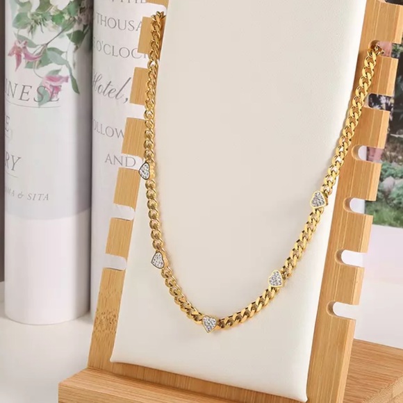 💛Cuban Chain Heart Necklace - Picture 3 of 5